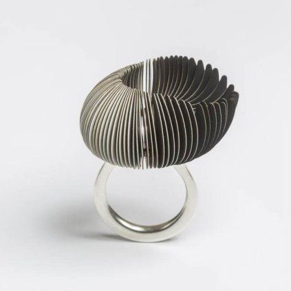 Ring Deep black and white
