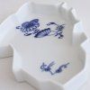 Porcelánový tácek onion Republic Tray od Maxima Velčovského ze studia Qubus